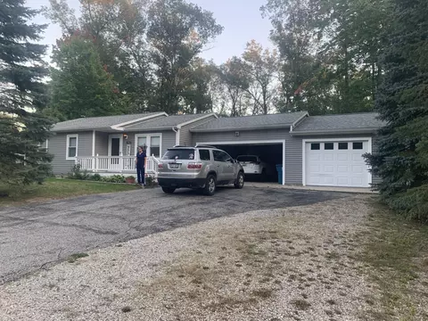 1570 Fawn Lake Dr, West Branch, MI 48661