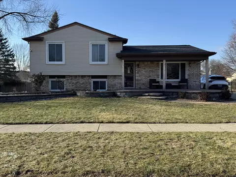 39825 Wolo Ct, Clinton Township, MI 48038