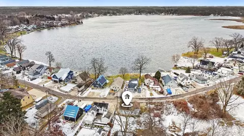 291 Ackerson Lake Dr, Jackson, MI 49201