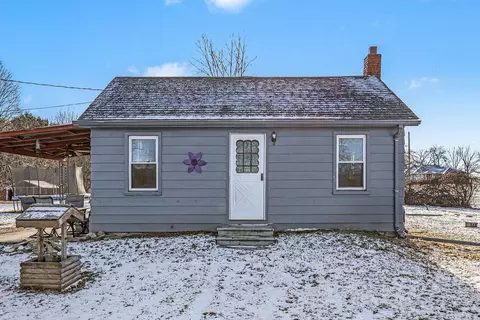 1124 E Fitchburg Rd, Stockbridge, MI 49285