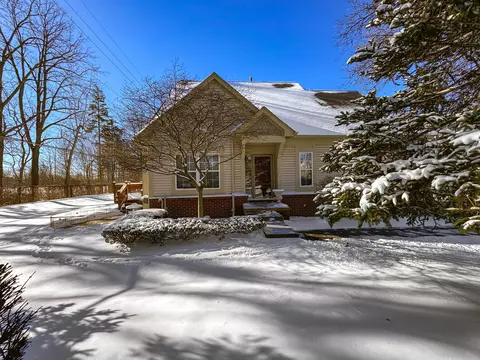 38347 Churchill Ln, Farmington Hills, MI 48331