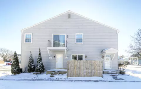 23528 Woodshire Ct, Novi, MI 48375