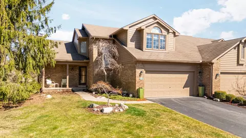 1261 Laurel View Dr, Ann Arbor, MI 48105