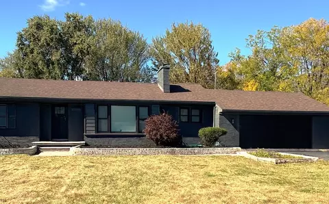 5681 Houghten Dr, Troy, MI 48098