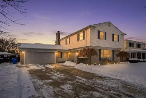 32523 Cambridge Dr, Warren, MI 48093