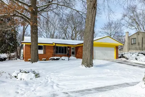 500 Old Creek Dr, Saline, MI 48176