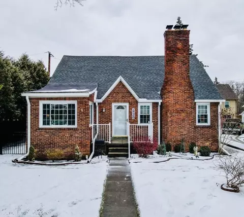 920 Clinton Ave, St. Clair, MI 48079