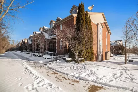 217 W Oakbrook Dr, Ann Arbor, MI 48103