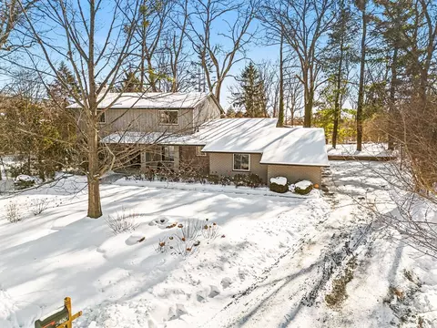 2460 Adare Rd, Ann Arbor, MI 48104