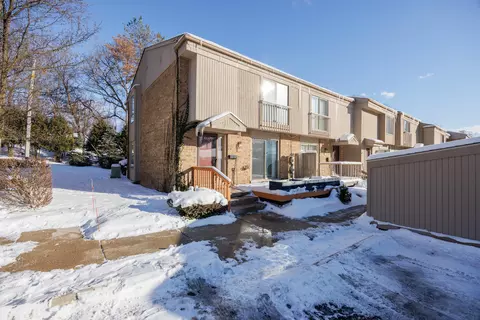 1468 Oakbrook East Dr, Rochester, MI 48307