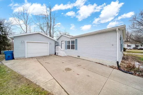 809 Missouri River Dr, Adrian, MI 49221