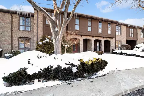 654 Greenhills Dr, Ann Arbor, MI 48105