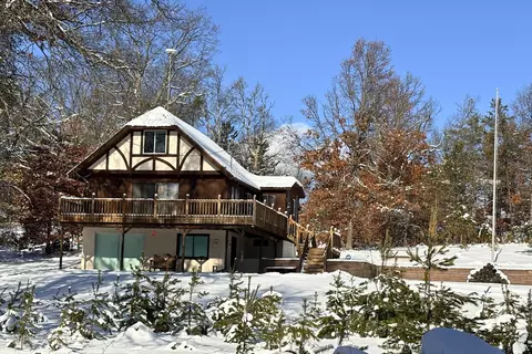 1278 W Pine Tree Rd, Peacock, MI 49304
