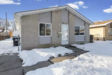 6512 Syracuse St, Taylor, MI 48180