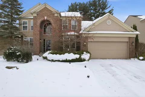 929 River Rock Dr, Holly, MI 48442