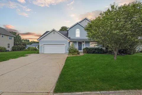 959 Menominee Dr, Howell, MI 48843