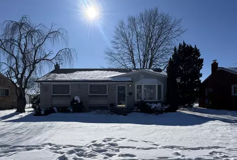 24030 Harvard Shore Dr, Saint Clair Shores, MI 48082