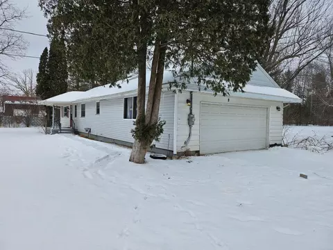 11396 N Saginaw Rd, Vienna, MI 48420