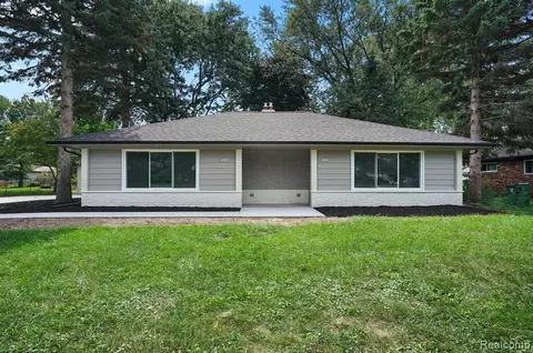 8820 Russell St, Shelby Township, MI 48317