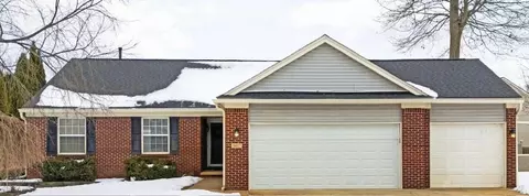 9417 Sandlewood Dr, Northfield, MI 48189