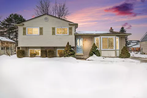 35755 Connecticut Dr, Sterling Heights, MI 48310