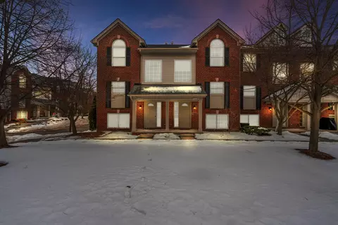 3164 Promenade Cir, Pittsfield, MI 48108