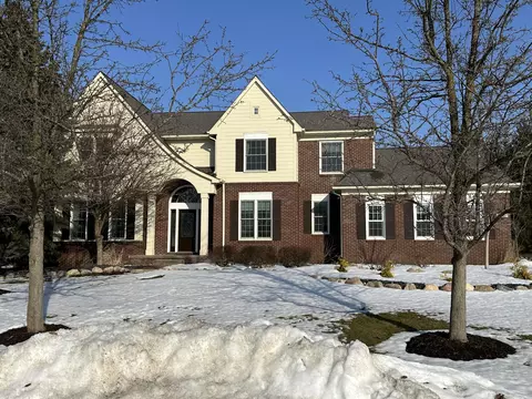 53100 Shinnecock Dr, South Lyon, MI 48178