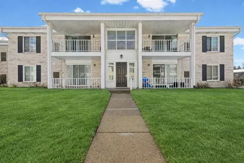 35934 Ann Arbor Trail Unit Trl #115, Livonia, MI 48150