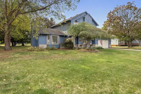 2225 Silvermaple Ct, Wixom, MI 48393