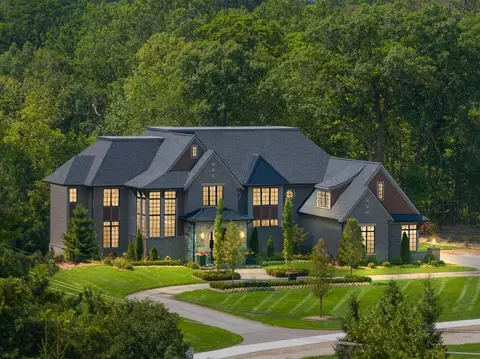 48000 W 8 Mile Rd W, Farmington Hills, MI 48335