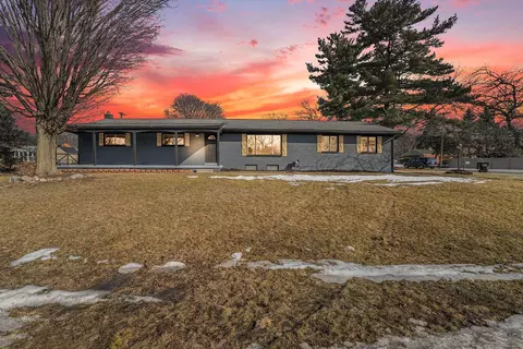 1916 Hollingsworth Dr, Commerce, MI 48390