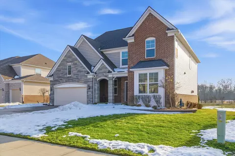 5746 Whispering Springs Dr, Pittsfield, MI 48108