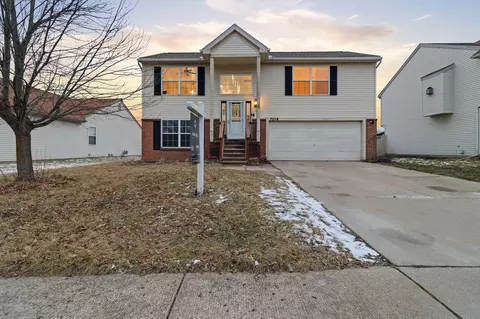 7258 Royal Troon Dr, Ypsilanti, MI 48197