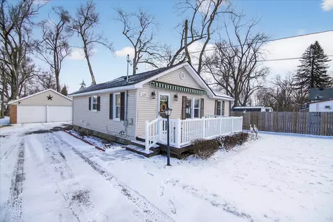 120 Cherry St, Leoni, MI 49254