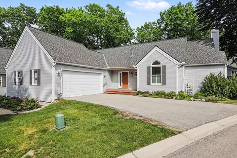 542 Heritage Dr, Ann Arbor, MI 48105