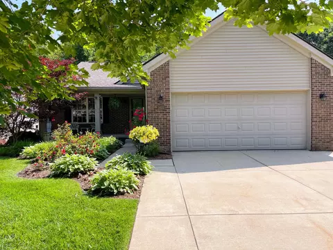 2655 Signature Cir, Pinckney, MI 48169
