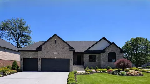 50402 Oakbrooke Dr, Chesterfield, MI 48047