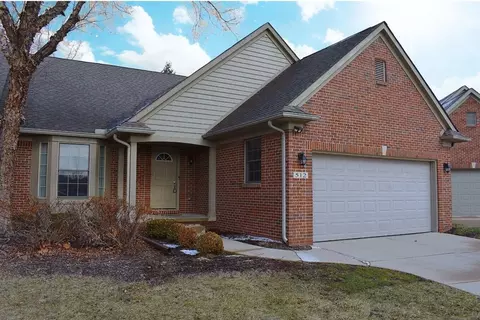 512 Brooks Hollow Ct, Dundee, MI 48131
