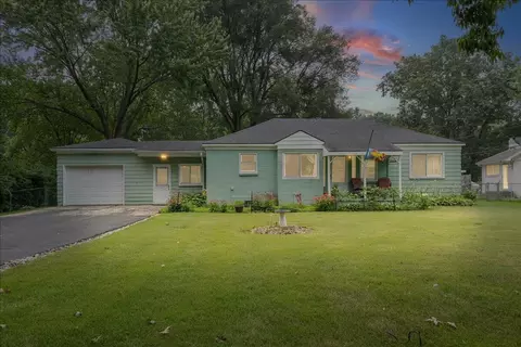 6175 Hatchery Rd, Waterford, MI 48329