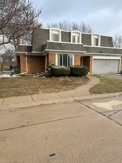 32602 Barclay Sq, Warren, MI 48093