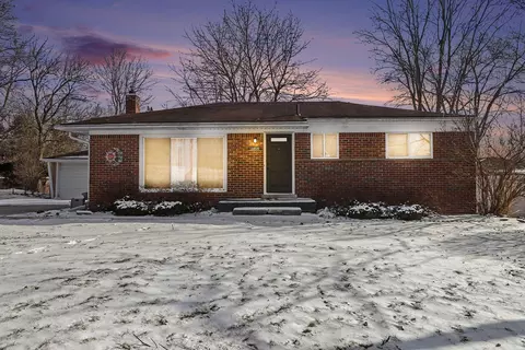 3659 Elira Ln, Waterford, MI 48328