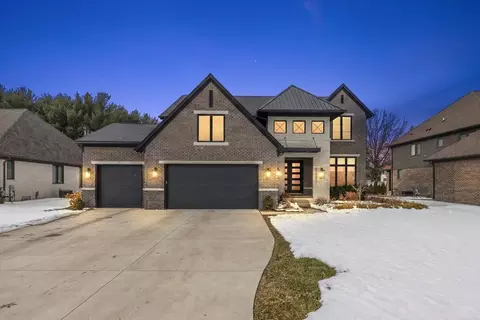 52801 Royal Park Ave, Shelby Township, MI 48315