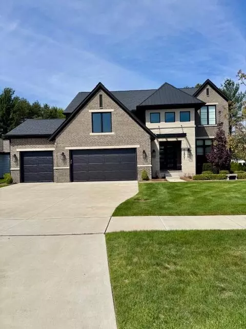 52801 Royal Park Ave, Shelby Township, MI 48315