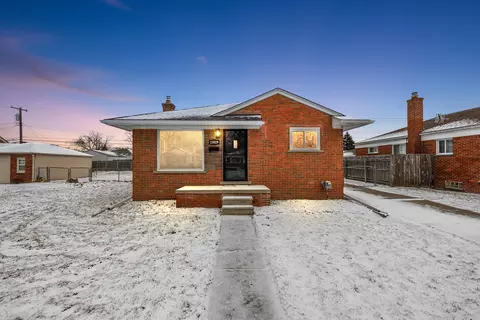 23029 Beverly St, Saint Clair Shores, MI 48082