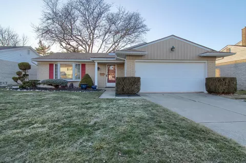 4122 Longmeadow Dr, Trenton, MI 48183