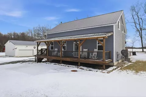 3879 Shamrock Dr, Lapeer, MI 48446