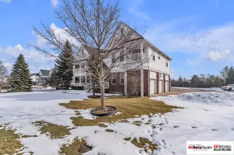 29104 Philadelphia Dr, Chesterfield, MI 48051