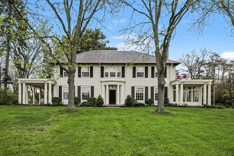 3215 W Dobson Pl, Ann Arbor, MI 48105