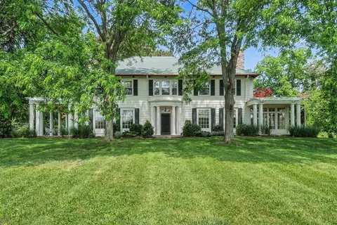 3215 W Dobson Pl, Ann Arbor, MI 48105