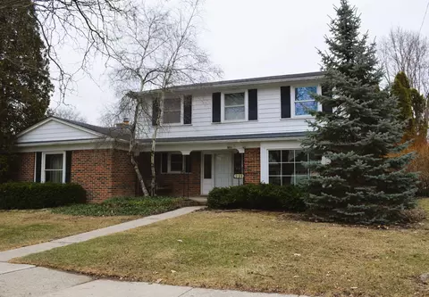 3139 Lexington Dr, Ann Arbor, MI 48105